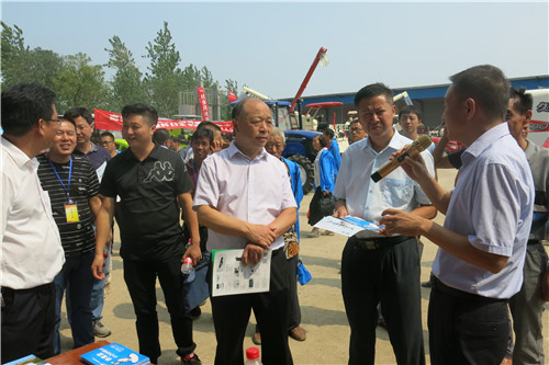 上海世達(dá)爾打捆機(jī)參加湖北省秋季農(nóng)機(jī)化生產(chǎn)現(xiàn)場推進(jìn)會