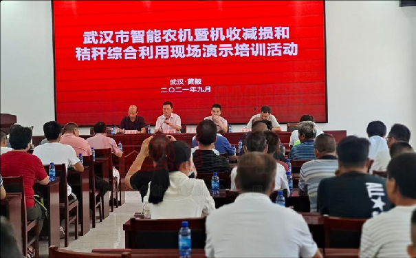 科技助力機收減損 秸稈打捆回收促環(huán)保增效益
