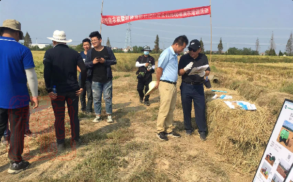 科技助力機收減損 秸稈打捆回收促環(huán)保增效益